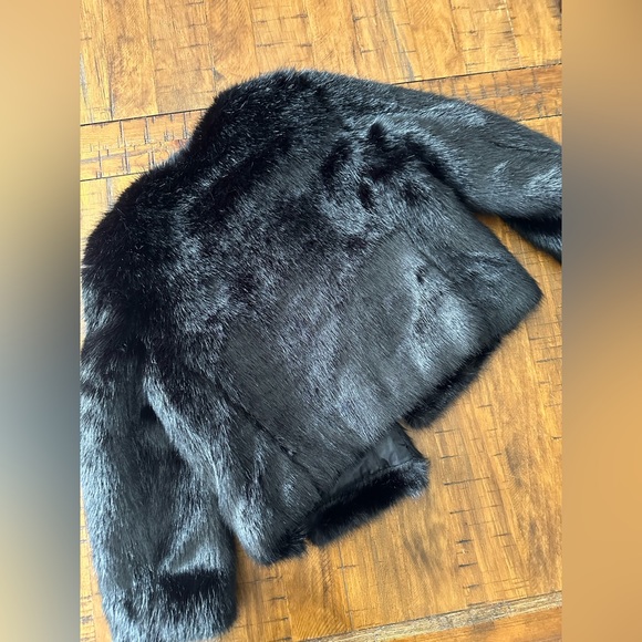 Banana Republic XL New With Tag Black Faux Fur Women’s Winter Coat - Picture 6 of 6